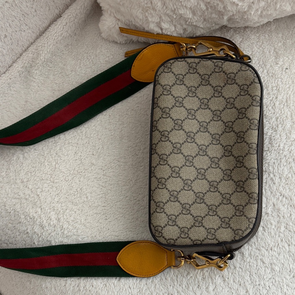 Gucci GG Supreme Beige and Brown Crossbody with Green-Red Web Strap - Picture 5 of 5